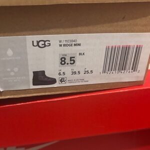 UGG Women’s boot Black